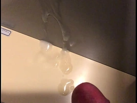 公衆トイレで射精 japan twink gay porn