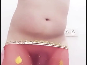 Desi Hijra Nangi Dance - Tu Qamar pakad ke kheeche Haaye Daiya Pairon Ke Neeche gay porn asian love
